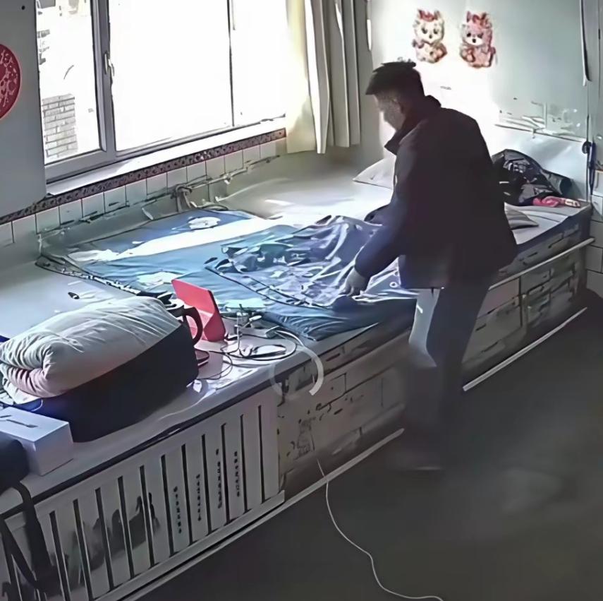 看哭了！辽宁男子远在天津打工，家中父母早已过世，明知家里没人，他还是硬要驱车千里