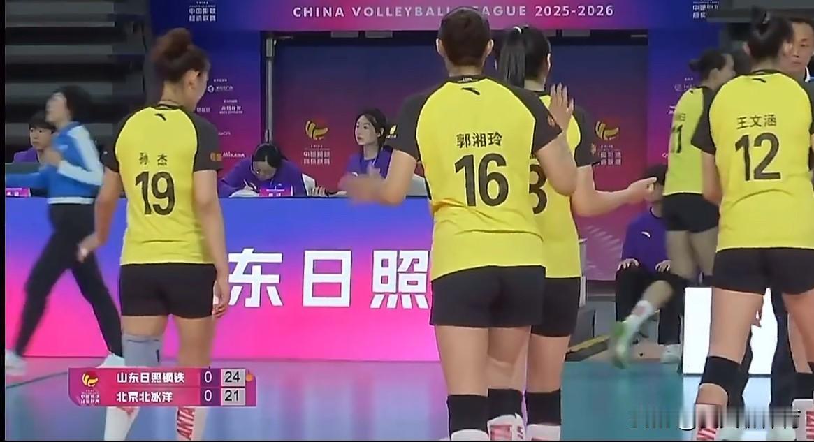 北京女排和山东女排这场也是非常刺激啊！第二局局末北京女排领先6分，被山东女排翻盘