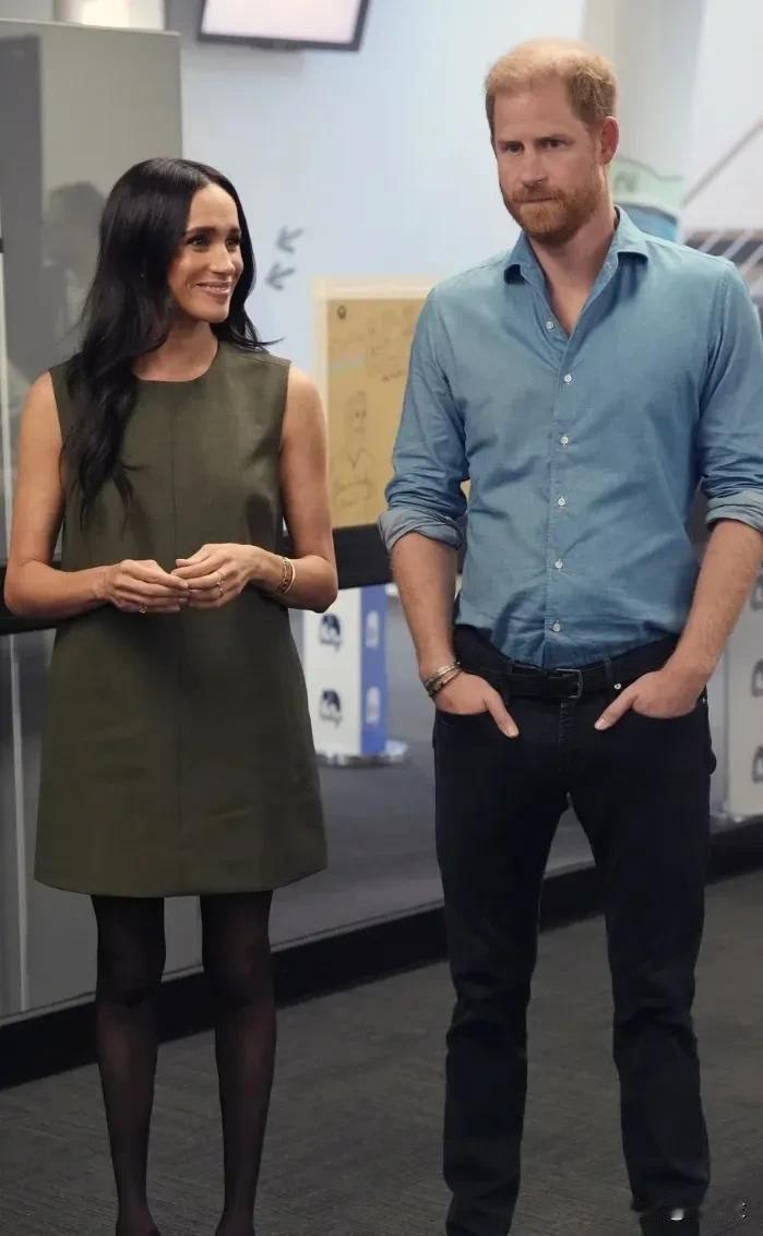 话说梅根刚结婚的时候，她那个腿真漂亮。细而且有型。整个骨架成了一种非常贵气的感觉