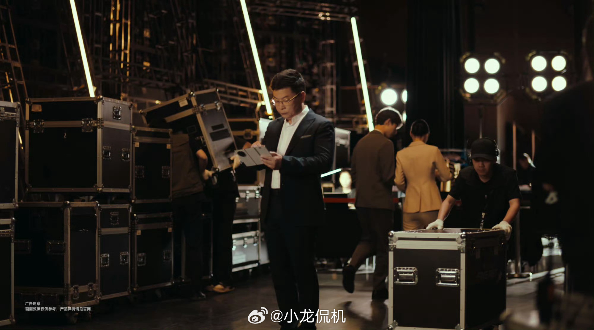 华为将发布新款三折叠手机华为又又又又要搞大事情了！9月4日，华为将发布新款三折