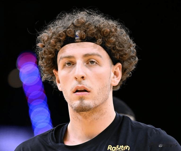 一心想取代库里！波杰谈老大哥库里不打：“库里不打，那我必须更多挺身而出。”