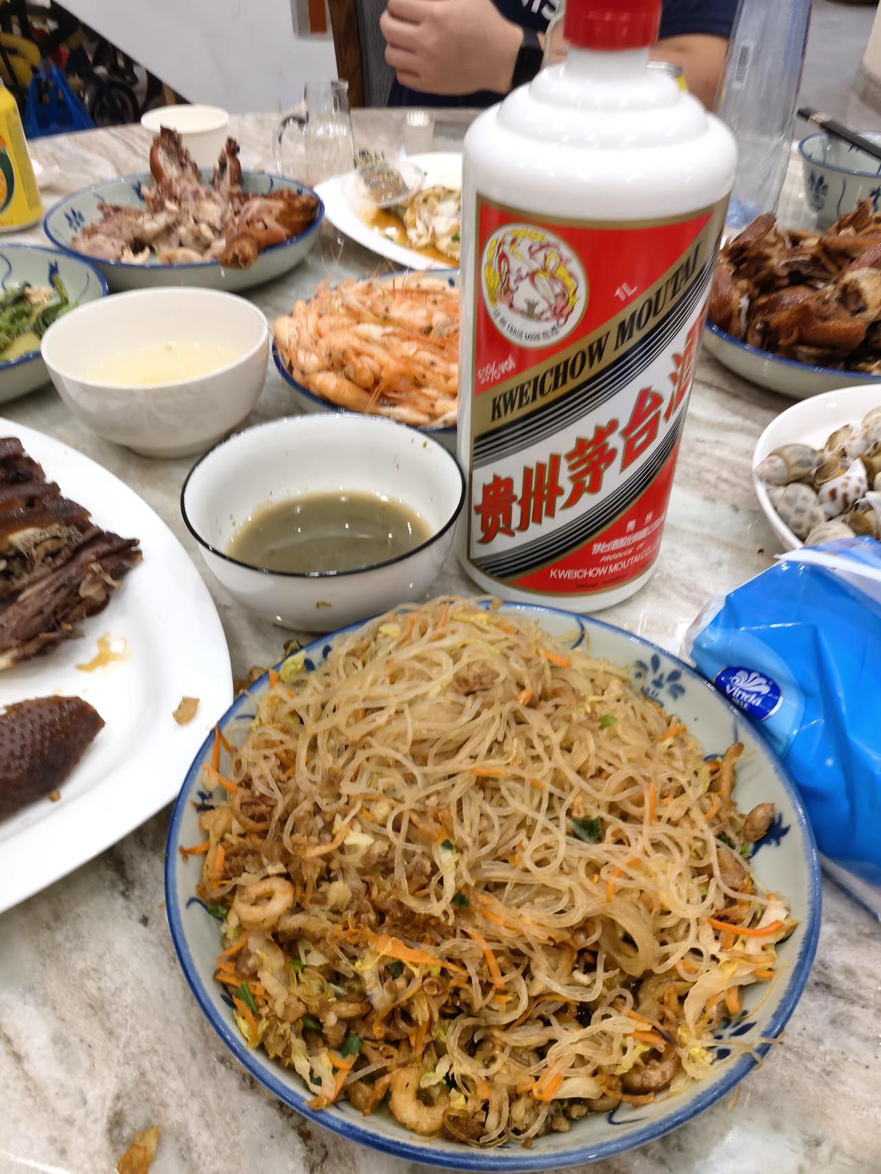 发小来家里，必须喝点好的！21年的精品，醇厚，非常好入口！吃到一半又来几个朋