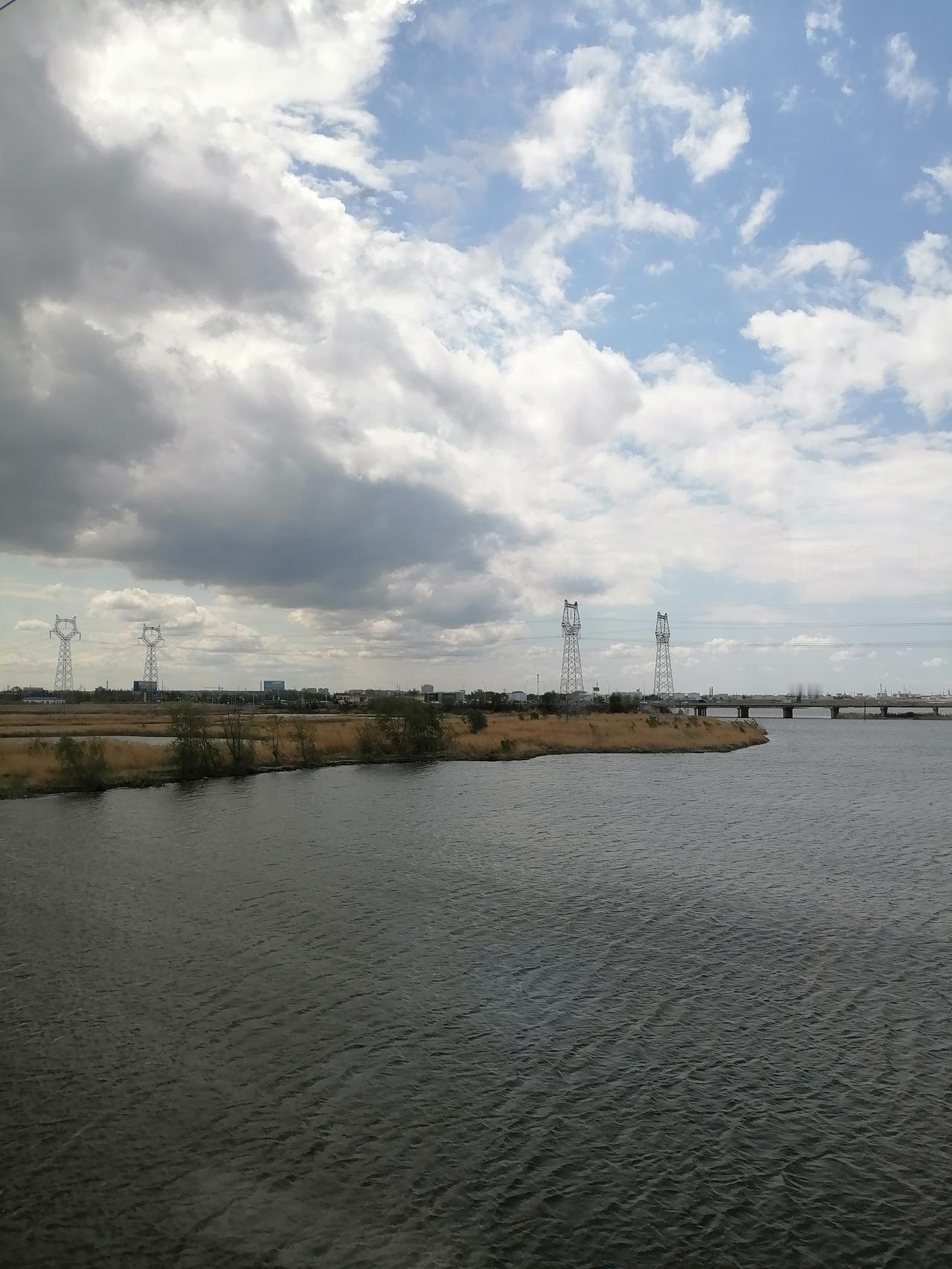 旅行路上大早上，坐火车去大连。大连一直是我特别向往的地方。