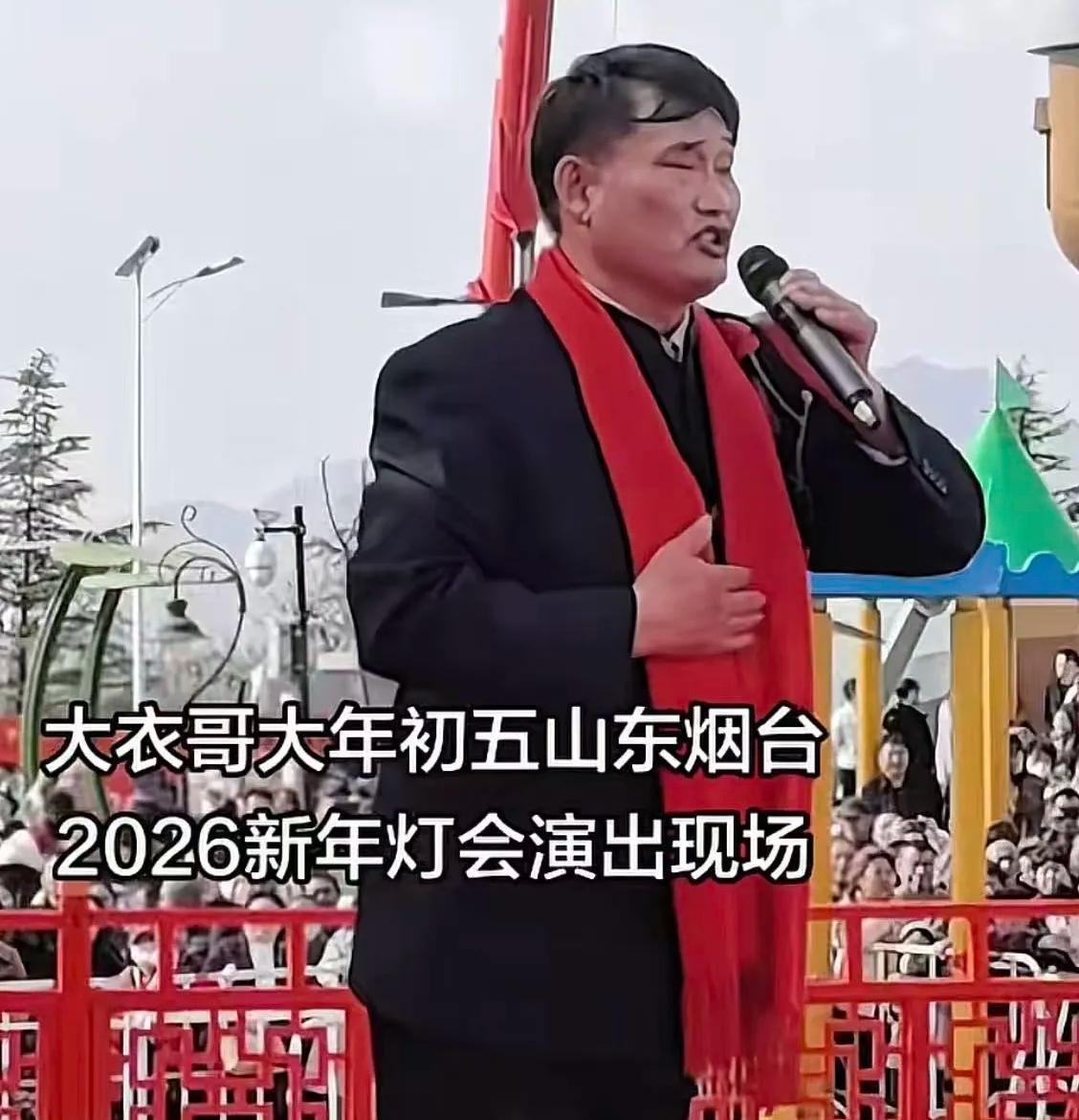 不装了！朱之文刚把女儿嫁出去，大年初五又登台了。而这次的价格与往年略有不同，同样