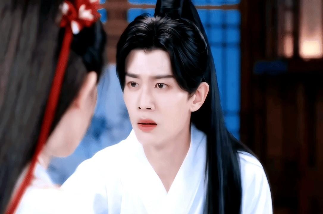 “到嘴的鸭子飞了”这句话，昨晚在追剧群里刷屏。有人甩出一张截图：任嘉伦《凤凰