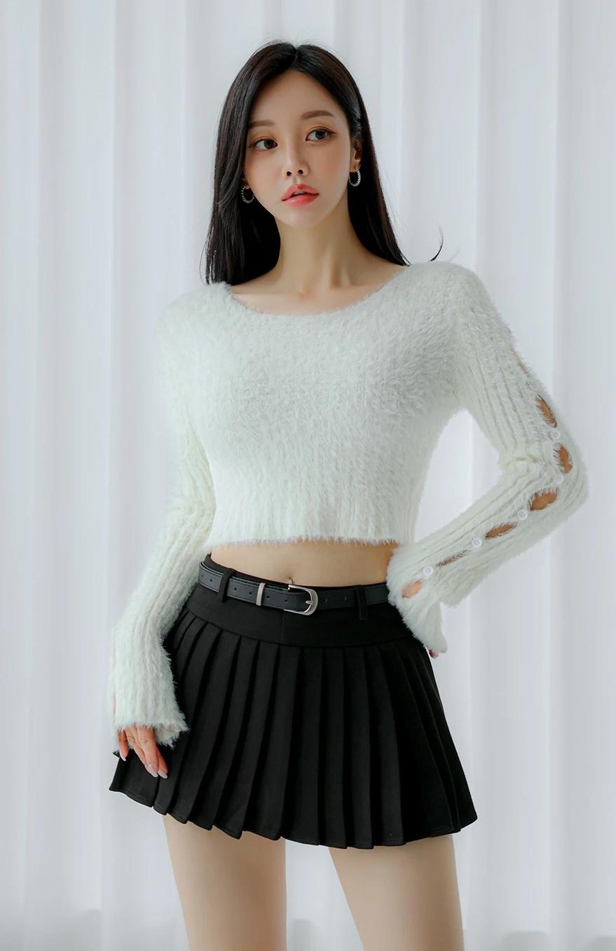 孙允珠这搭配绝了！毛绒毛衣本身就自带温柔甜美滤镜，软乎乎的质感，仿佛把云朵穿在了