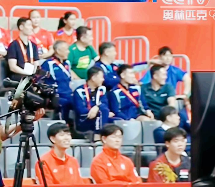 亚运会：温瑞博3:0拿下麦天恩的时候，大家看到王励勤的表情了吗？秦志戬和孙逊都