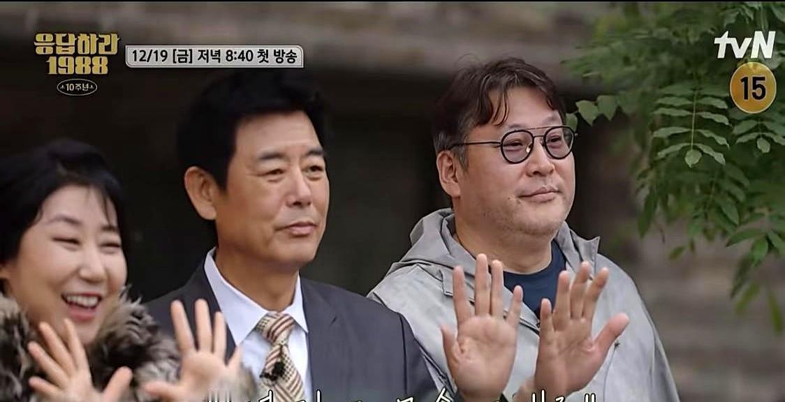 《请回答1988》重聚，最惊人的不是情怀。焦点全在安宰弘身上。当年的憨憨