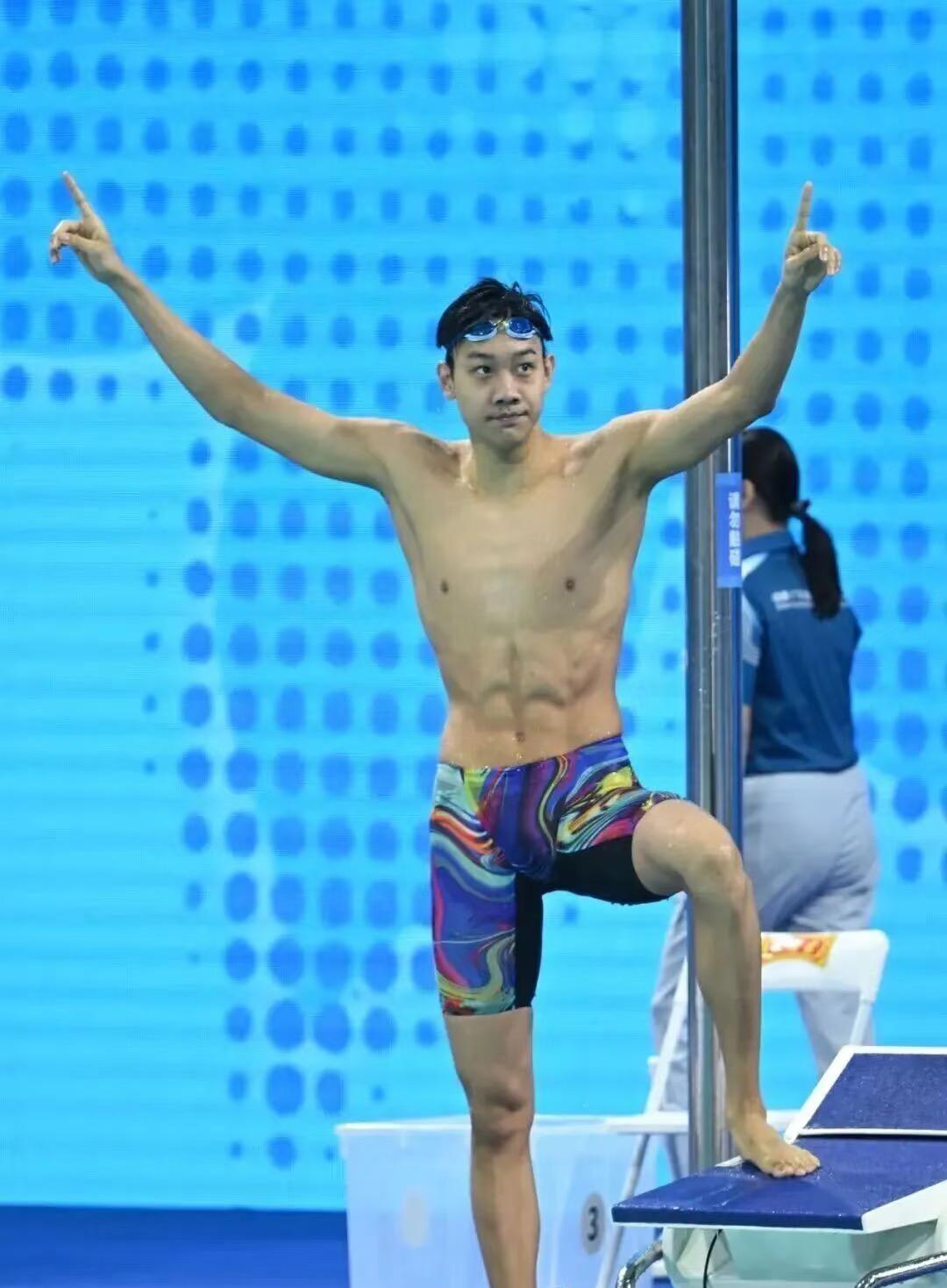 你知道吗？张展硕在2025年全运会上狂揽5枚自由泳金牌，还打破400米自由泳世界