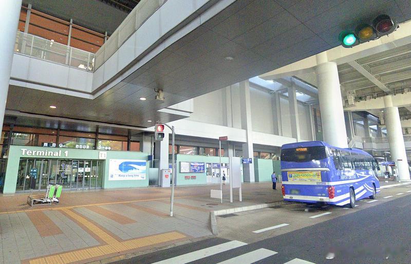 【中国男子与母赴日旅游在关西机场坠楼身亡】日本关西机场第一航站楼今日发生一起