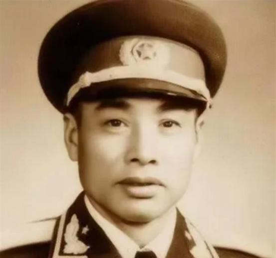 1935年，廖汉生深爱的妻子肖艮艮被杀害，他伤心欲绝。14年后，妻子肖艮艮突然再