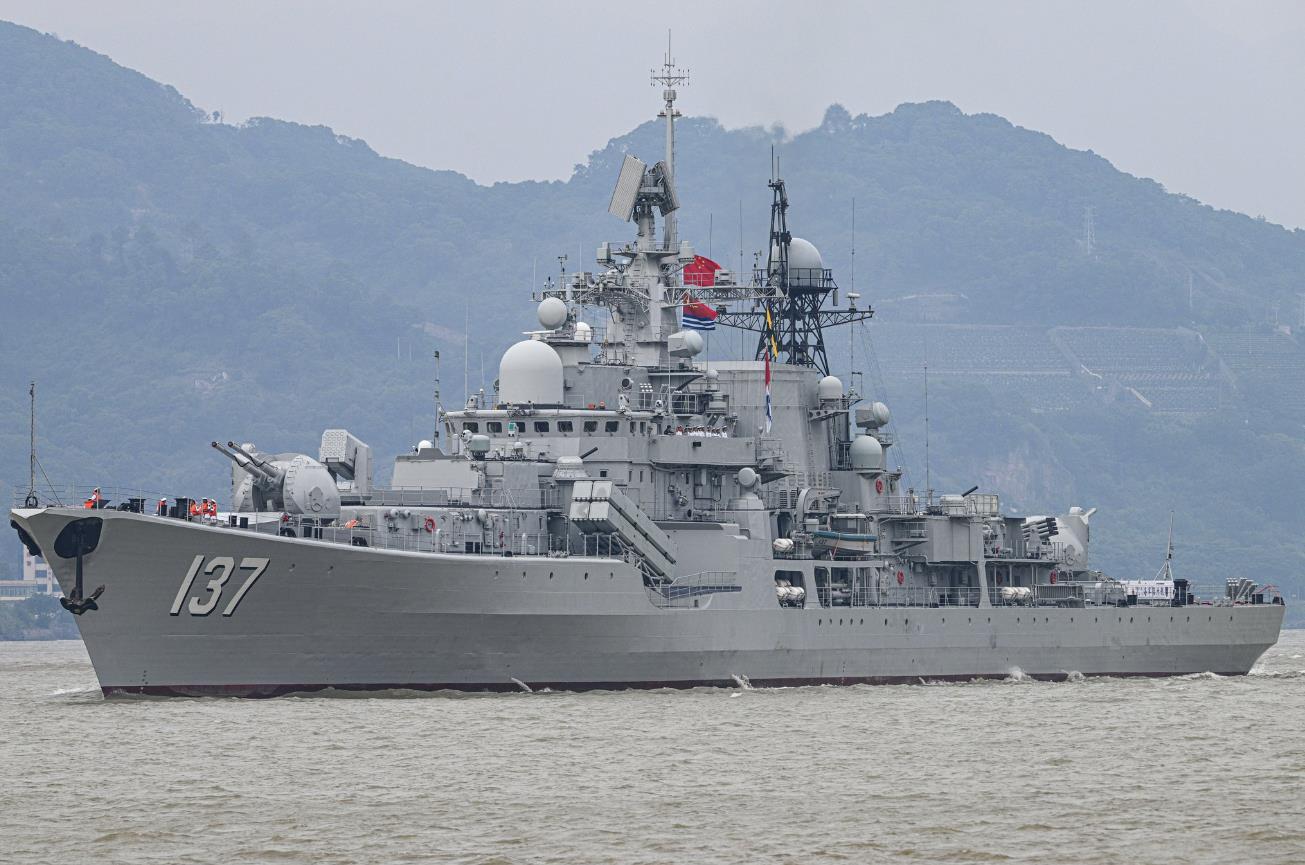 福州舰回家啦开放参观预约中可以看看中国海军这艘现代级的升级改进情况。双联AK
