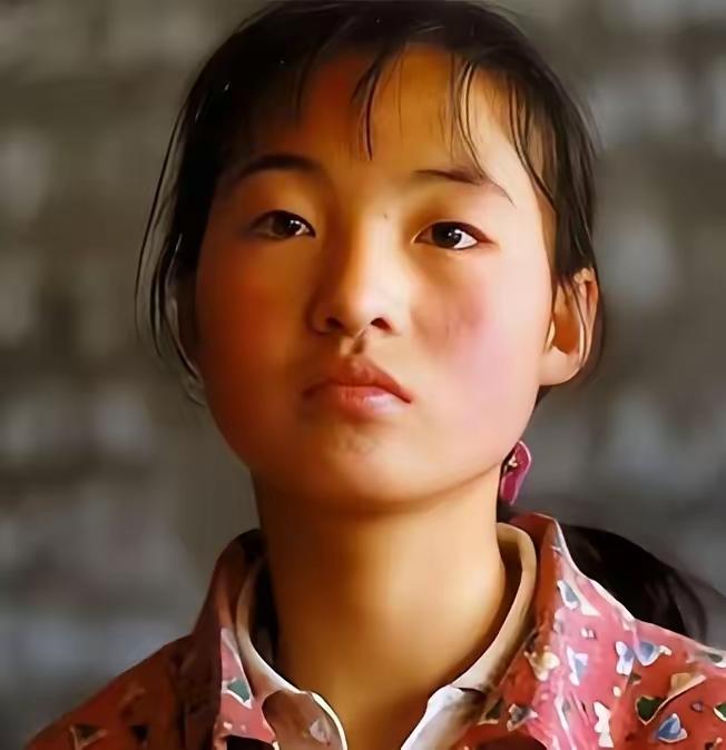 被张艺谋直言“不适合娱乐圈”的魏敏芝，2025年带着新作亮相东京电影节。当年