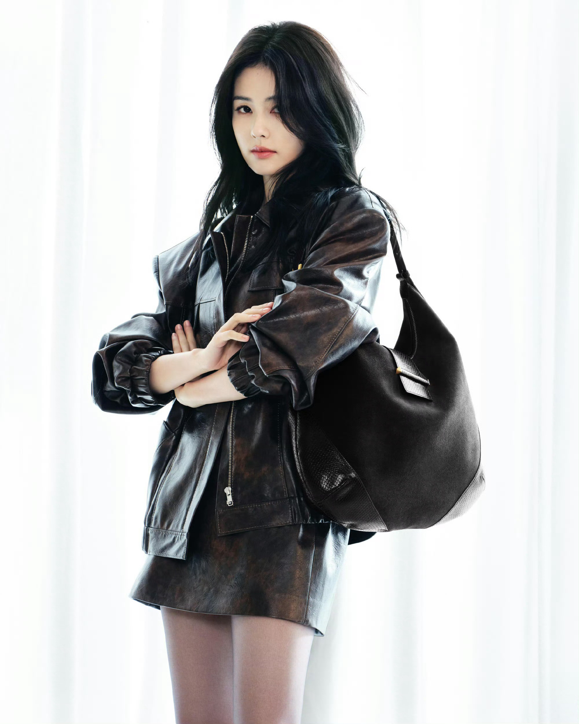 白鹿皮衣穿搭帅一脸简直是视觉盛宴，白鹿的每一套都好绝