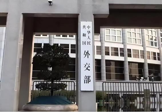 “中国不会抛售美债”，美财长曾经刚嚣张直言，表示中国真的不敢抛售美债，便被狠狠给