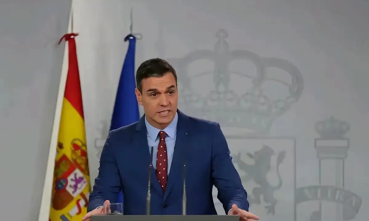 内塔尼亚胡快被这个男人气炸了！他就是西班牙首相桑切斯，在面对媒体时说到:“以色