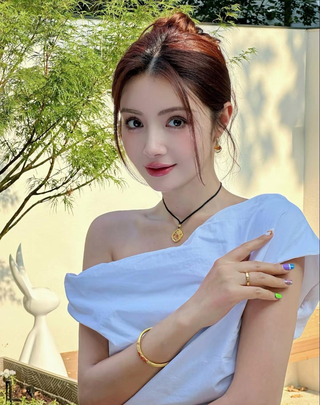 1.张睿当年对李晟是有好感的，可惜李佳航抢先一步主动追求，错过了缘分。如今他和