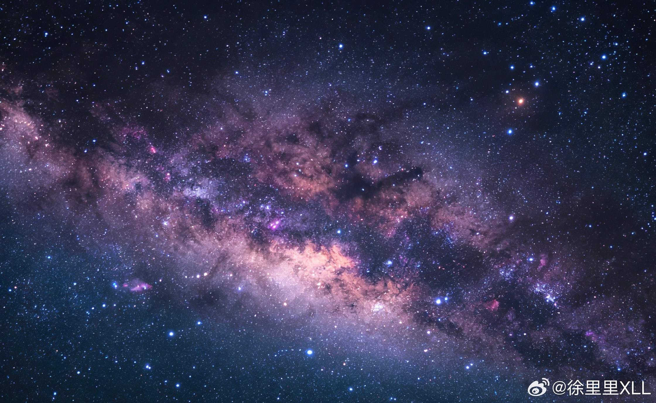 其实我是一个挺悲观主义的人。我时常会去想象人类的未来。我们处在一个最好的时代。科