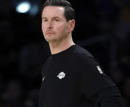 NBA常规赛，湖人133-121战胜鹈鹕。赛后，主帅雷迪克接受了采访。谈到防守