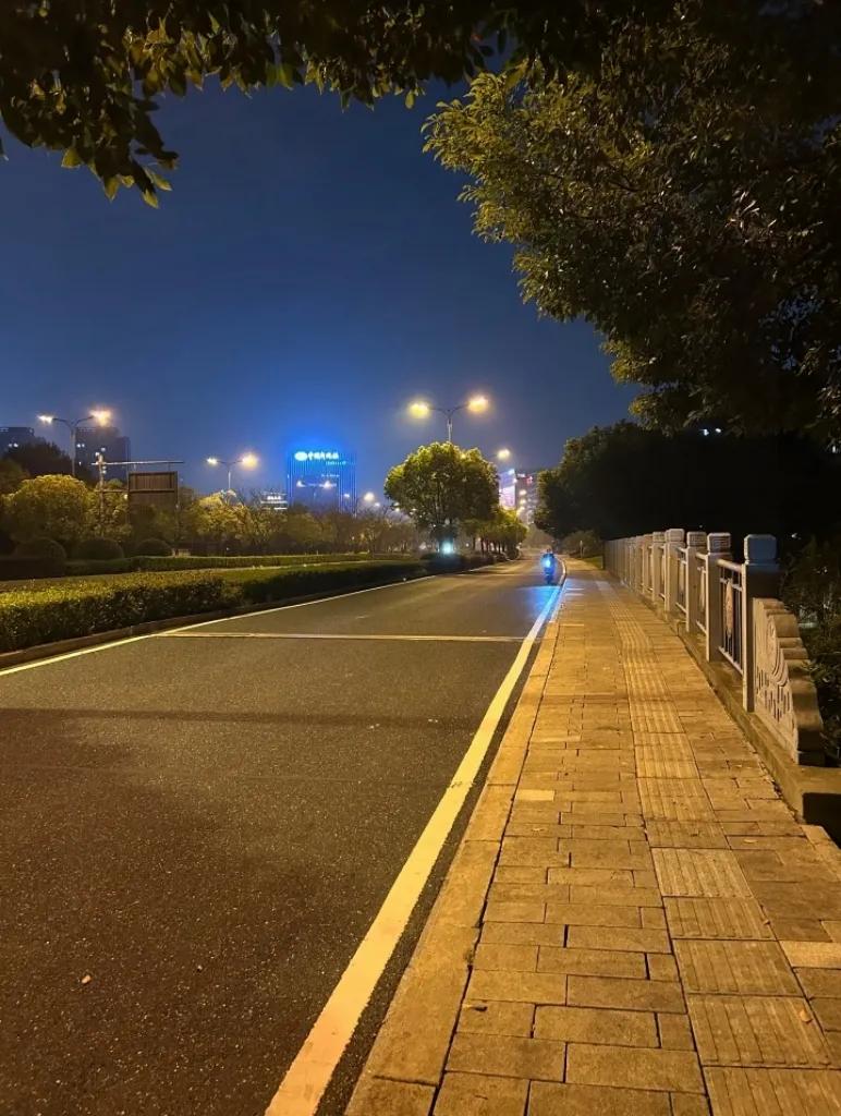 明天就是7月22号了。我奉劝各位一句：从中午到下午六点之前，能不出门，就别