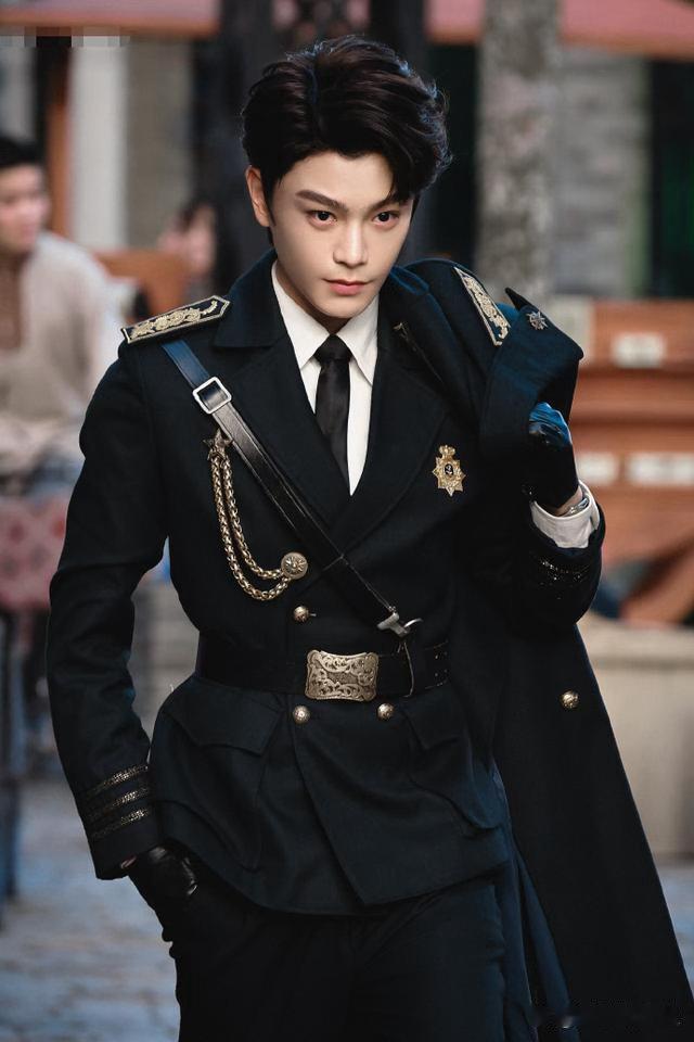 2026内娱95后男星彻底重新排位🔥【上升梯队】张凌赫《逐玉》海外多国榜单登顶