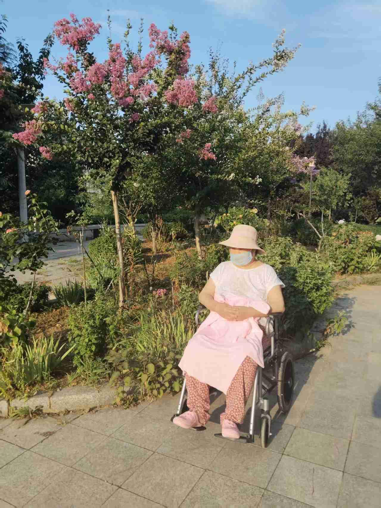 今天是妈妈双腿不能走路的第224天，也是妈妈带状疱疹的第七十八天，妈妈带状疱疹后
