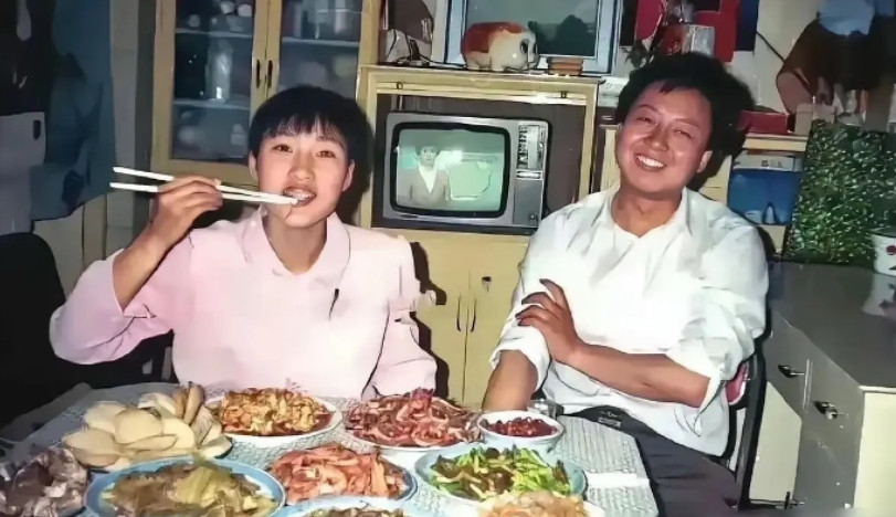 在80年代，什么样的家庭才敢这样吃饭？