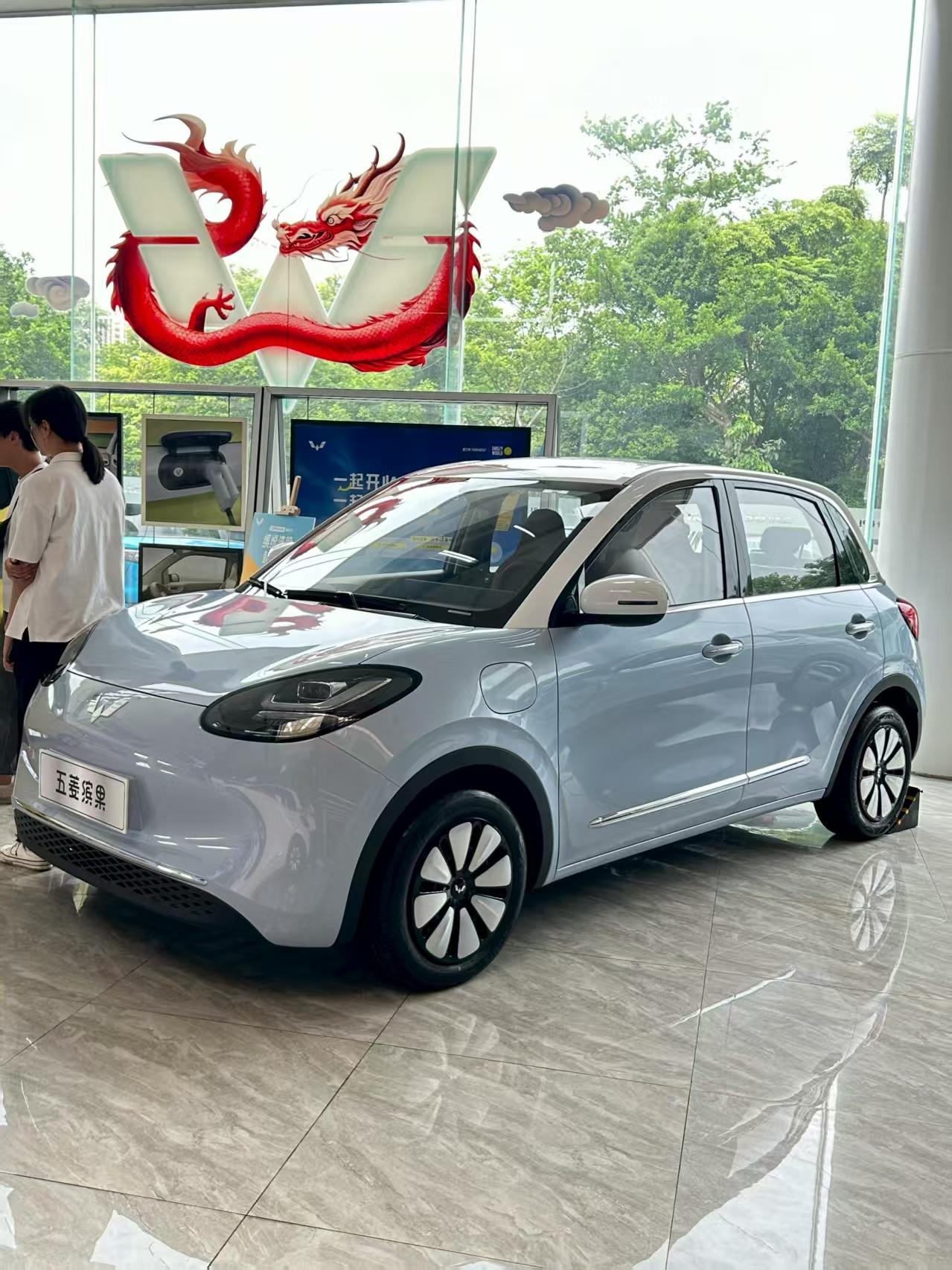 探店五菱缤果：城市通勤的实惠之选？五菱缤果作为一款五门纯电小车，以其亲民的价格