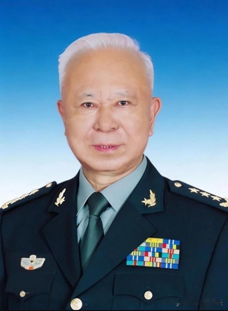 1995年，成都军区司令员隗福临的2个警卫员，穿便衣出门买东西，半路上撞见一群地