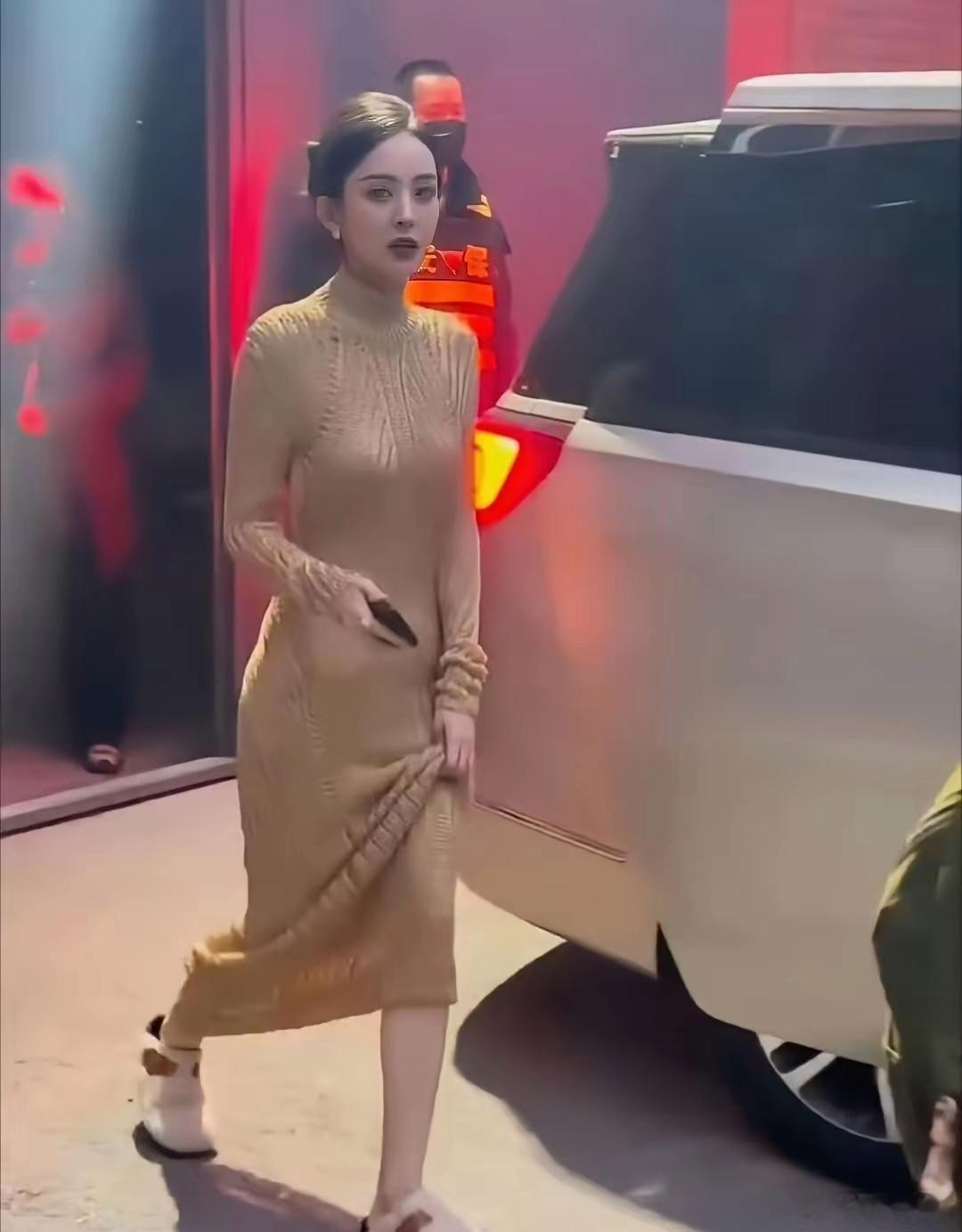 古‍‌力娜扎‏，﻿‏前面也就⁠‎﻿那样，挺基础的；但到‍⁠后面，真就不基础﻿﻿⁠
