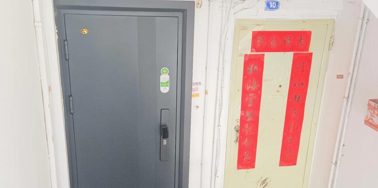 楼下9号邻居装修完毕，提前1个月，搬回自己家。邻居说，她租10号房这3个月以来