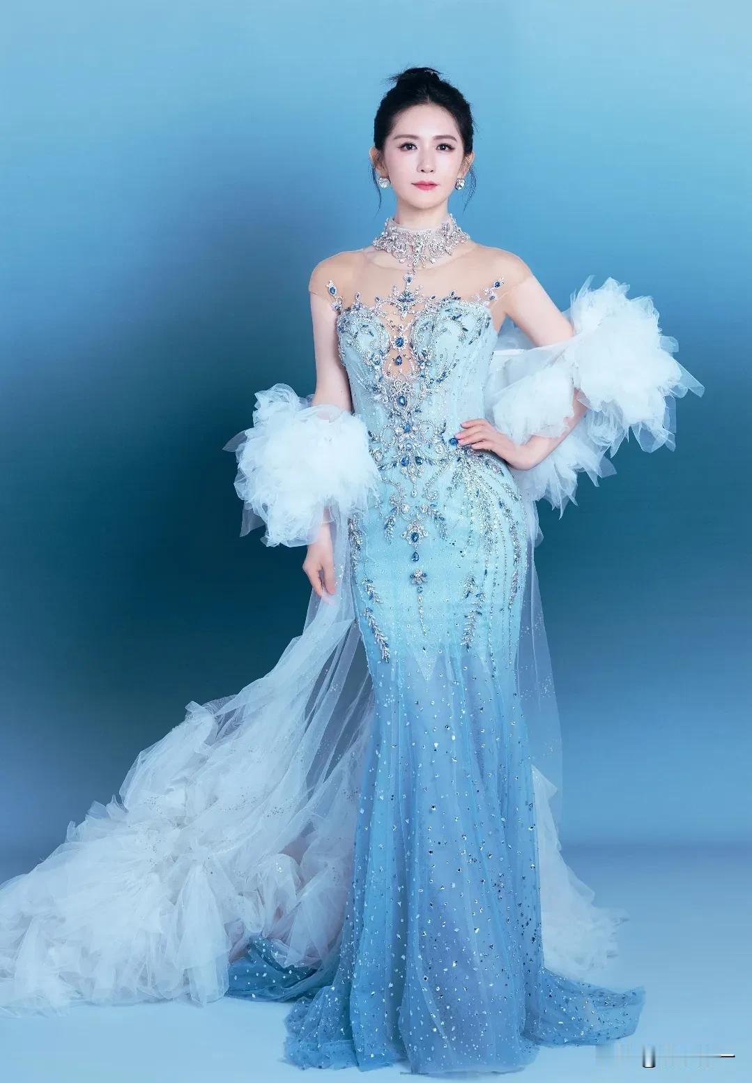 到底谁抢到了啊！[捂脸哭]44岁谢娜成都开演唱会，一场秒没，老公张杰票都打折卖了，