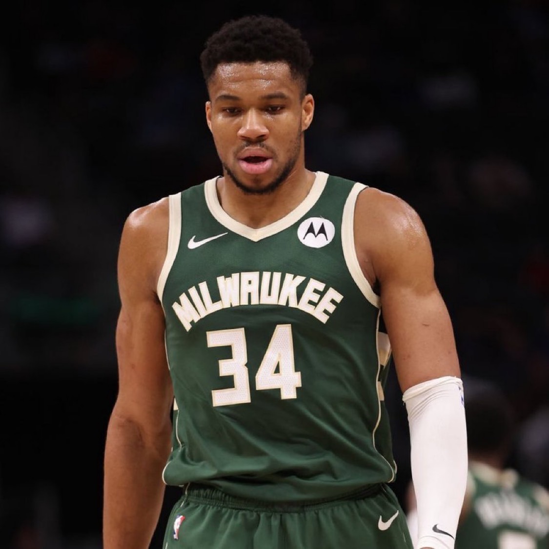 Shams：雄鹿让字母休战的决定导致他错失了耐克代言合同中一项巨额奖金条款——该