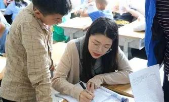 以前大家都觉得教师是顶级铁饭碗，编制在手、安稳一辈子。可现在1800万在职在编教