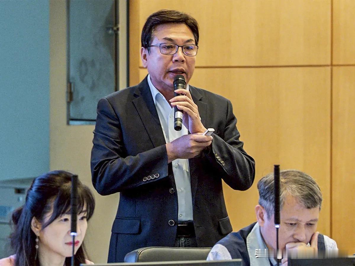 刘和然要求公平，可是你有没有那个实力呢？郑丽文在节目中说出要征召李四川的意思