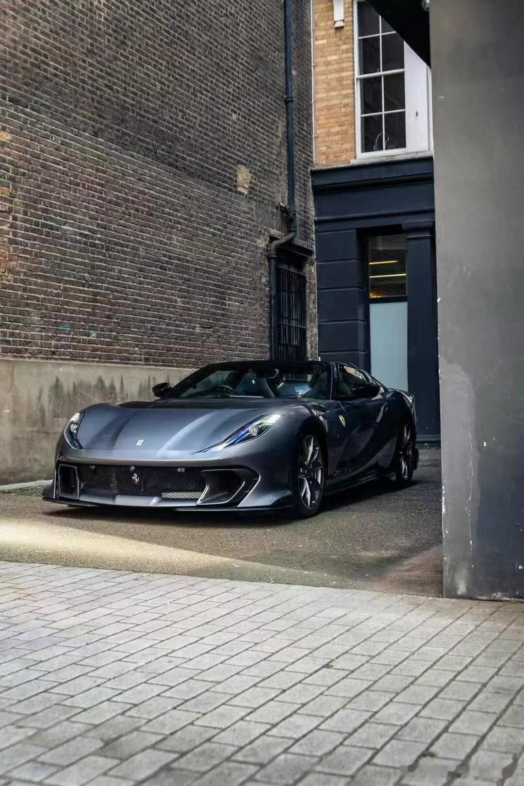 一眼心动的Ferrari812CAperta