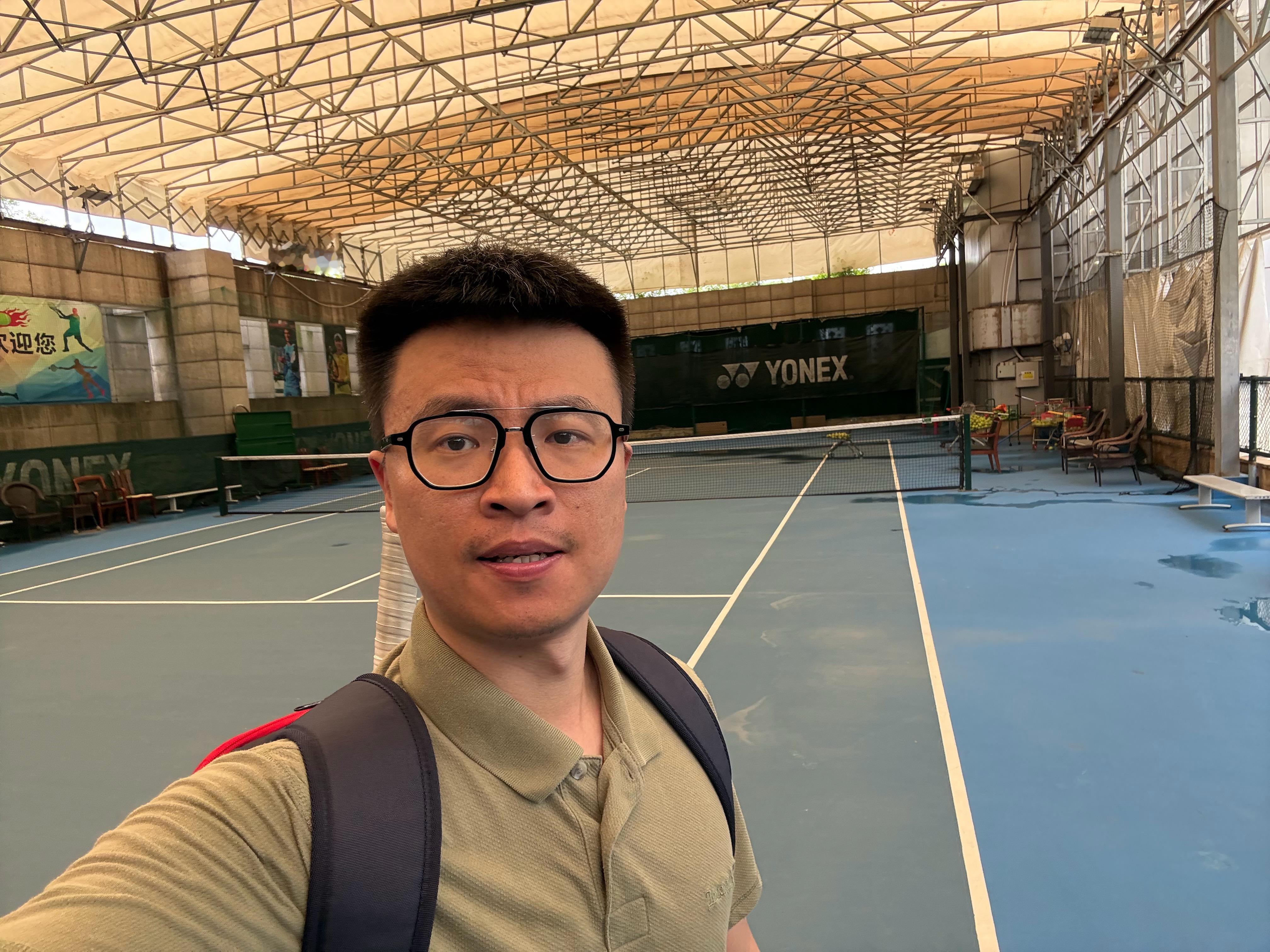 今天天气巨闷，网球还得练起来，主打一个坚持