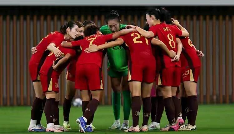 中国女足，铿锵玫瑰又回来啰！比分荡气回肠，场面刚性十足，依靠陈巧姝和王霜的进