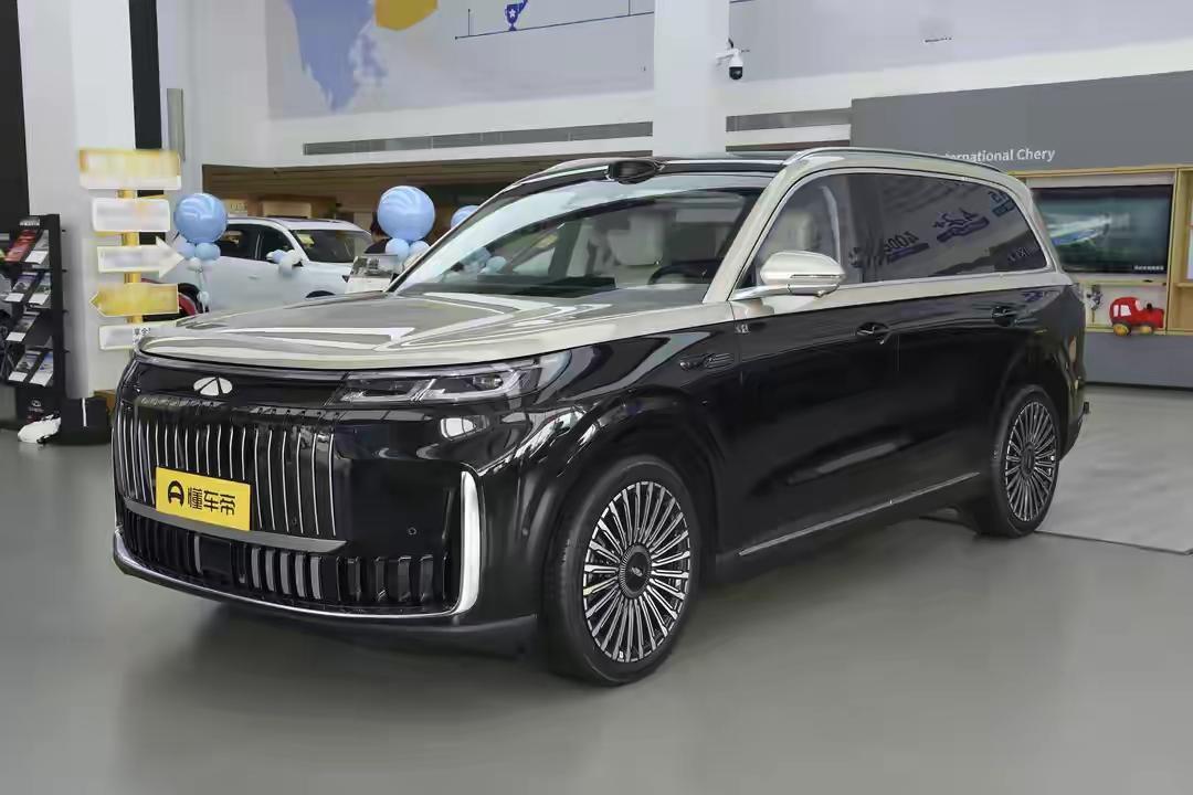 风云T11预售价格19.99万至26.49万，为啥便宜不了，看看配置就知道。它是