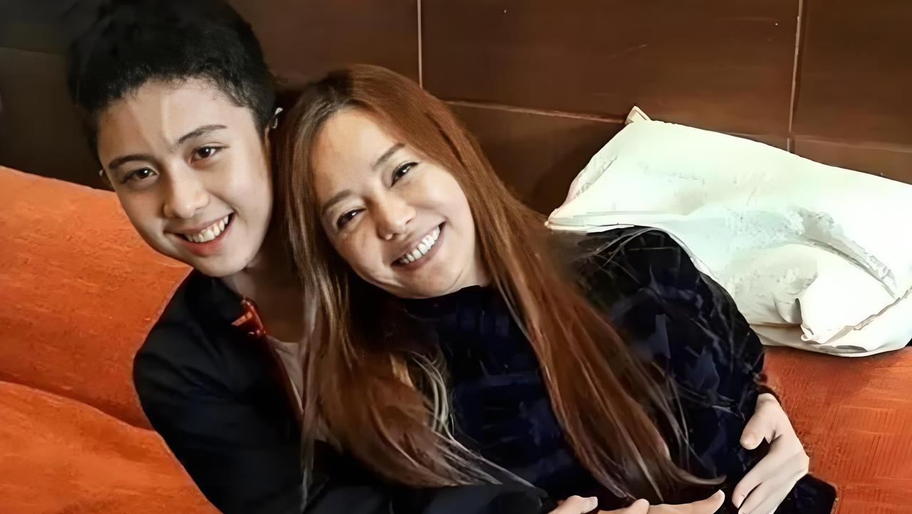 畸形的爱到底有多可怕？台湾女星狄莺，坚持母乳喂养12年，与儿子同床15年