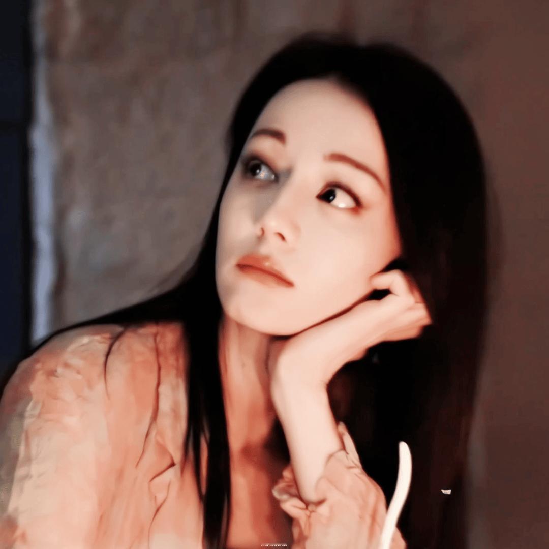 迪丽热巴播剧粉丝精神状态现在就是一整个很亢奋过年也不过如此吧！