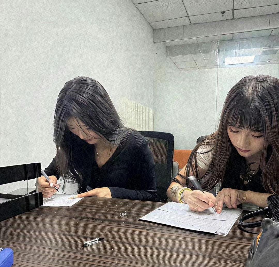 今天面试财务，老板让我留一个，我该选谁呢？