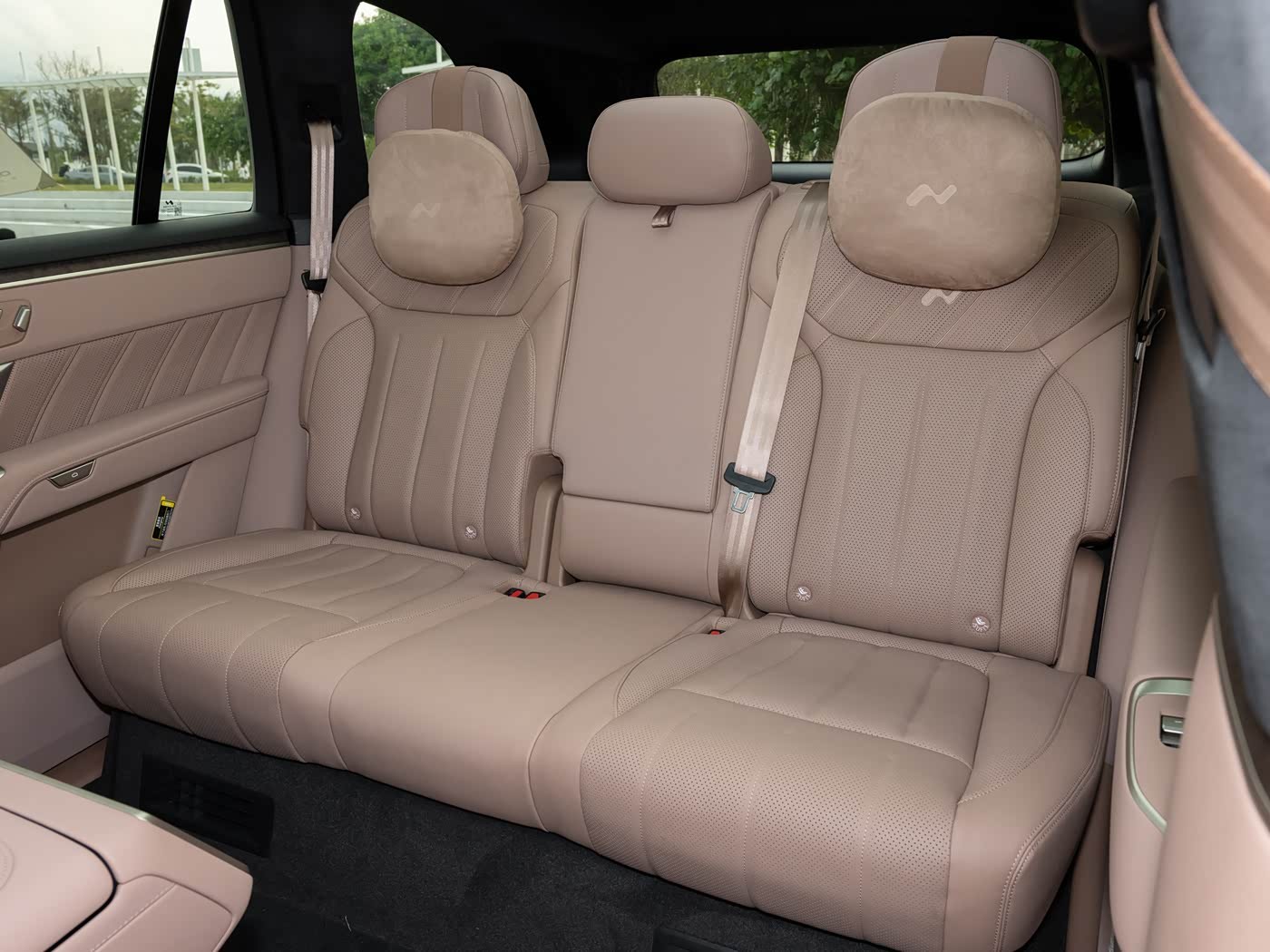 新车乐道L80，虽然乐道没蔚来长得好看，不过性价比比较高，而且900V+轻量化