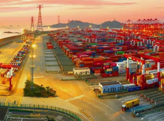 差距越来越大，中国经济还能追上美国吗？2025年中美GDP差得真不少，