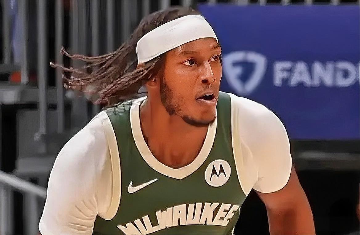 雄鹿新援特纳真是口出狂言啊！特纳接受采访谈到球队目前的情况时表示：“我们距离东