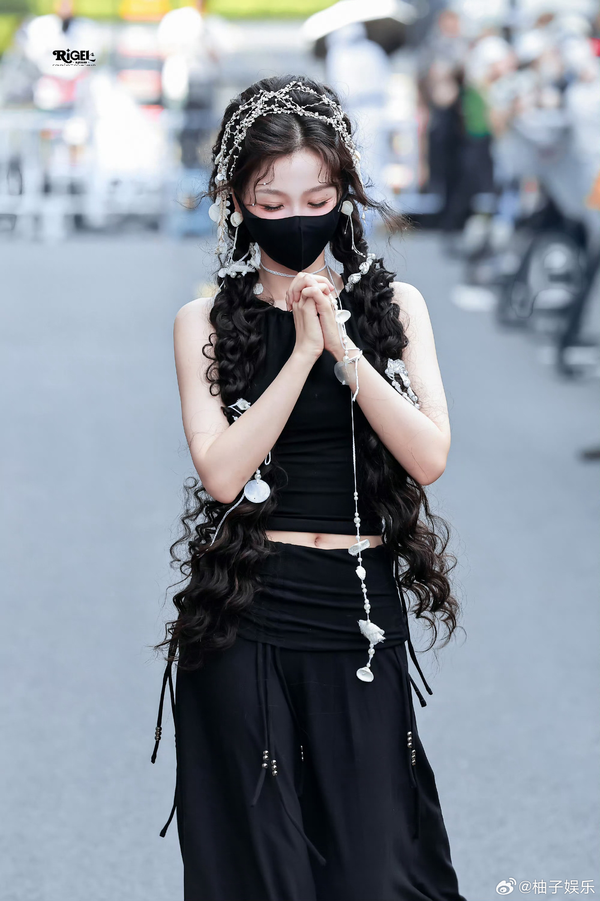 虞书欣《长生骨》上班路透，好漂亮的新妆造，今天是小蚌精原皮登场，太美了盼盼公主，