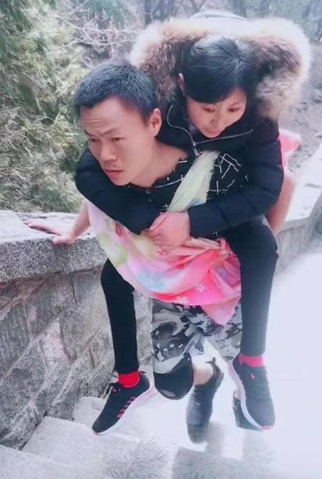 2008年，山东21岁女孩为爱翻墙私奔摔成瘫痪，男友知道后，不惜与父母断绝关系，