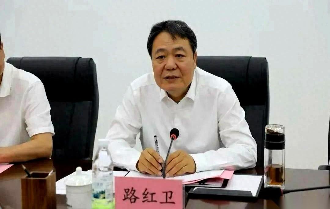 省纪委监委的网页刷新时，屏幕上跳出19个字：“涉嫌严重违纪违法，正接受纪律审查和