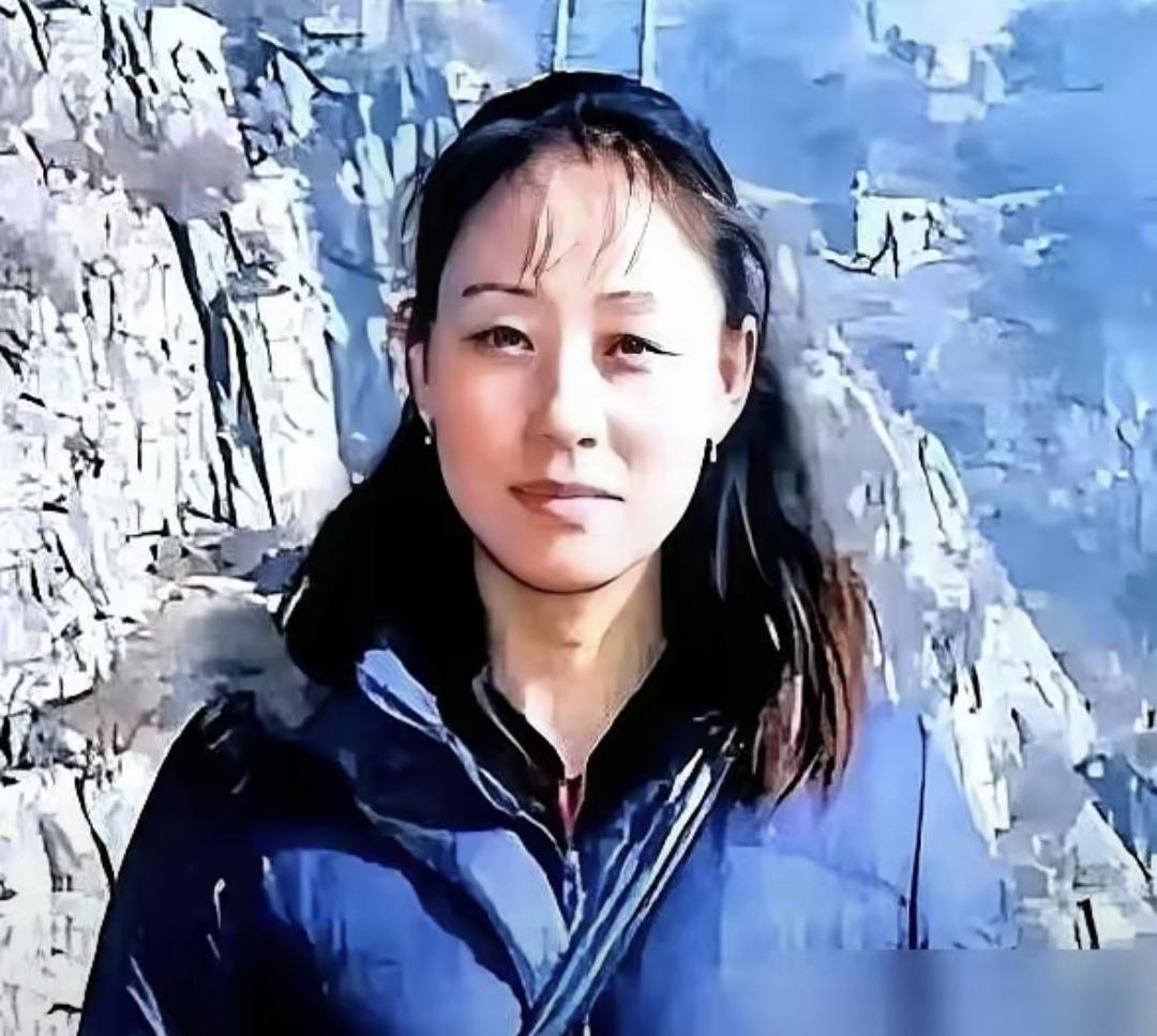 内蒙古通辽有个女人叫董艳珍，20岁那年自家小卖部丢东西，警察找不着人。她看着雪地