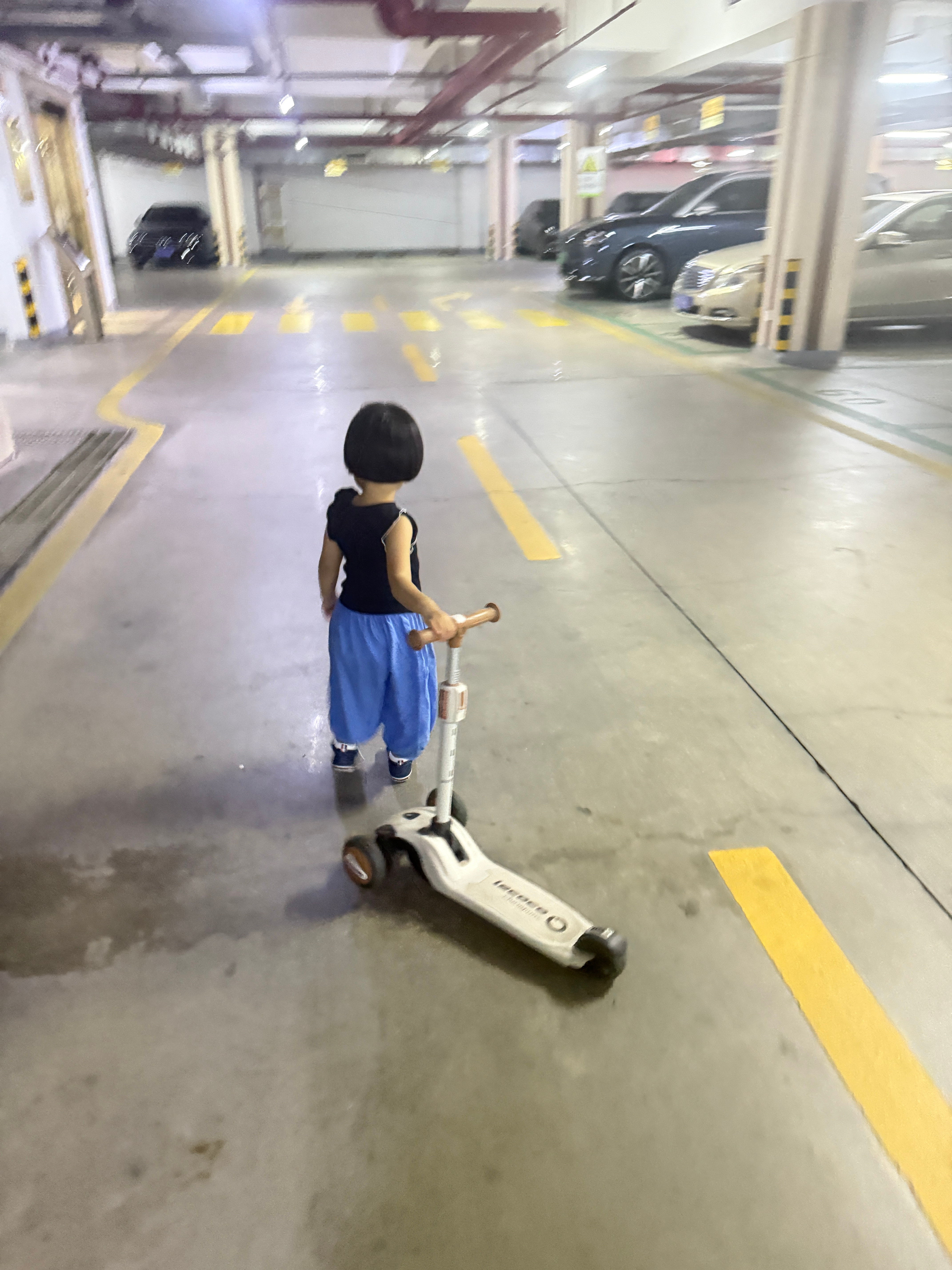 三岁半了滑板车技能如下真的遗传我了